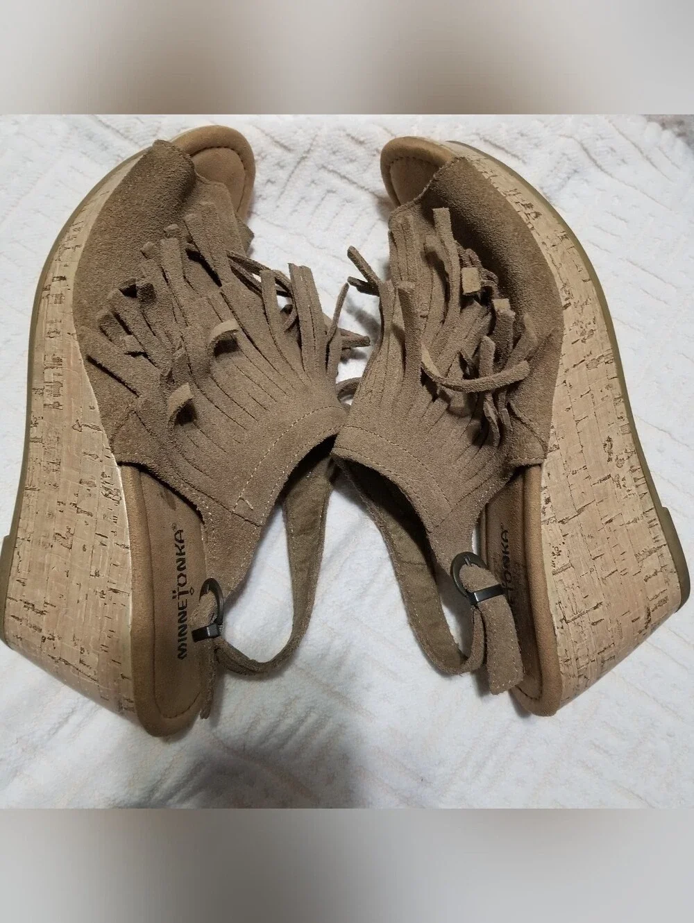 Minnetonka Women’s 10 Tan Suede Fringe Cork Platform Wedge Sandals